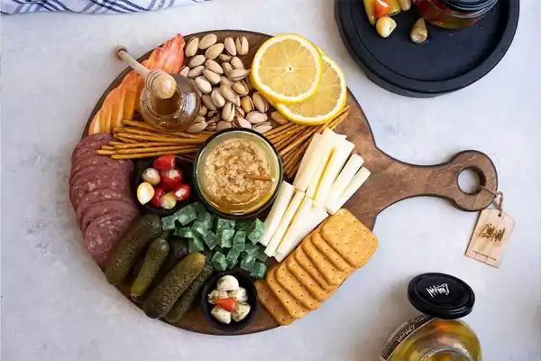چند مدل سینی مزه + استفاده از تنقلات متنوع برای سینی مزه مناسب دورهمی ها