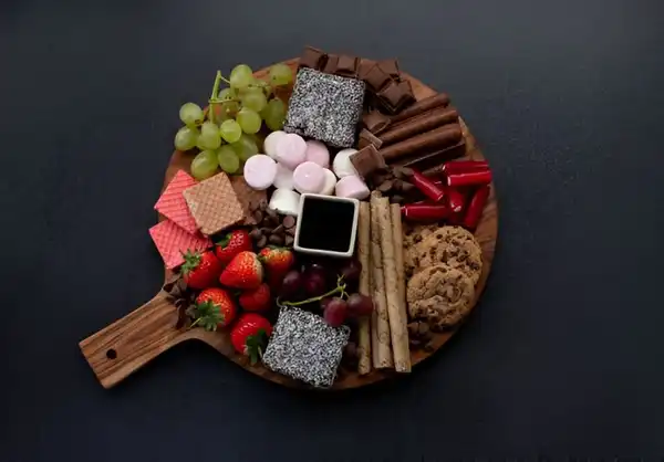 چند مدل سینی مزه + استفاده از تنقلات متنوع برای سینی مزه مناسب دورهمی ها