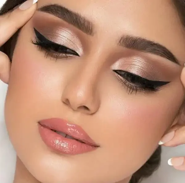 مدل خط چشم دخترانه + مدل های بسیار خوشگل و ترند امسال